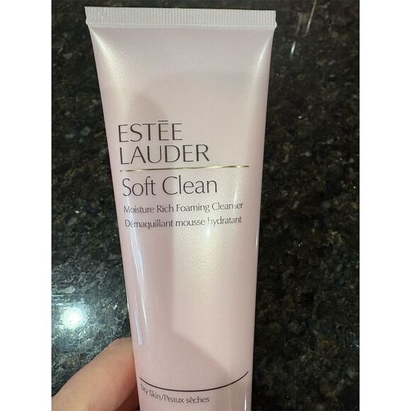 Estée Lauder Soft Clean Moisture Rich Foaming Cleanser 4.2 oz - Picture 2 of 5